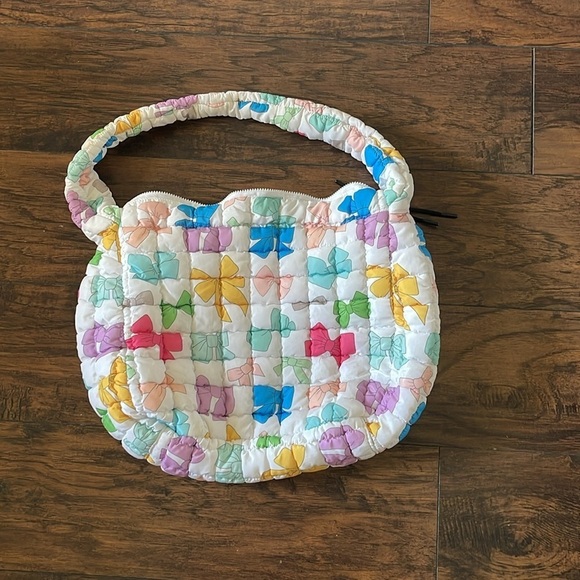 Black & White Bows Wholesale Weekender Bag | Designed in US  Katydid White Quilted Bow Shoulder Bag